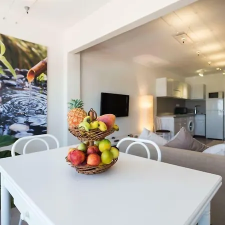 5 Min Walk From Yumbo! 517 Appartement