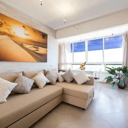 5 Min Walk From Yumbo! 517 מספאלומס