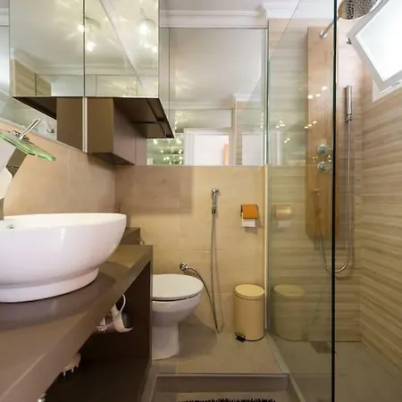 5 Min Walk From Yumbo! 517 *