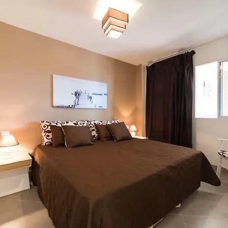 Apartment 5 Min Walk From Yumbo! 517