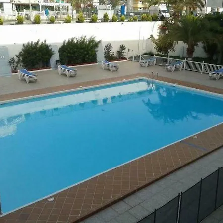 5 Min Walk From Yumbo! 517 * מספאלומס