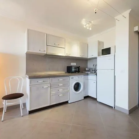 Apartment 5 Min Walk From Yumbo! 517 *