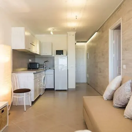 Apartment 5 Min Walk From Yumbo! 517