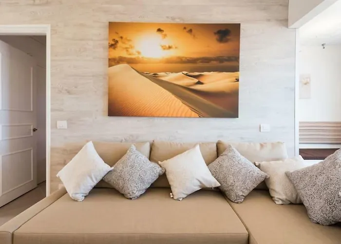 5 Min Walk From Yumbo! 517