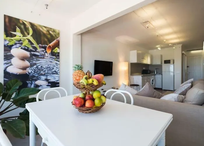 5 Min Walk From Yumbo! 517 Appartamento